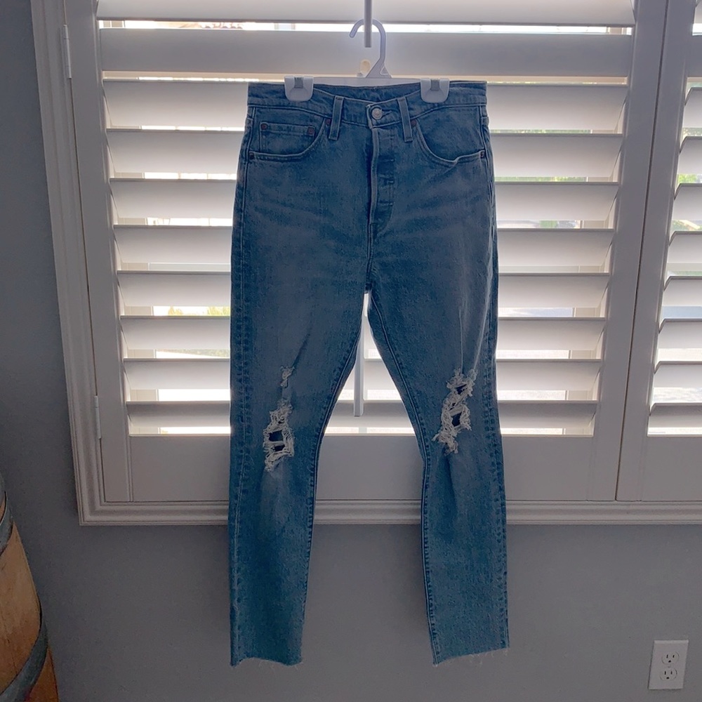NEVER WORN distressed Levi jeans!